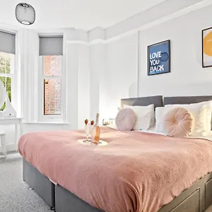 Family Retreat Stylish Bournemouth, Sleeps 6, 7 Minute Walk To Bournemouth